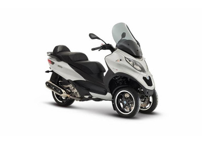 Alquilar Scooter Piaggio-mp3-500-Barcelona-Rental-Scooter