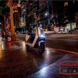 Rutas nocturnas en moto Barcelona-Rental Scooter
